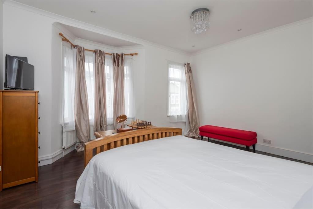 Apartament Stunning 3-bed House