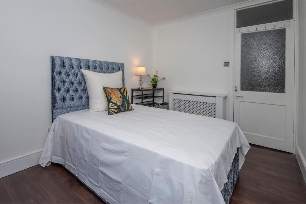 Apartament Stunning 3-bed House