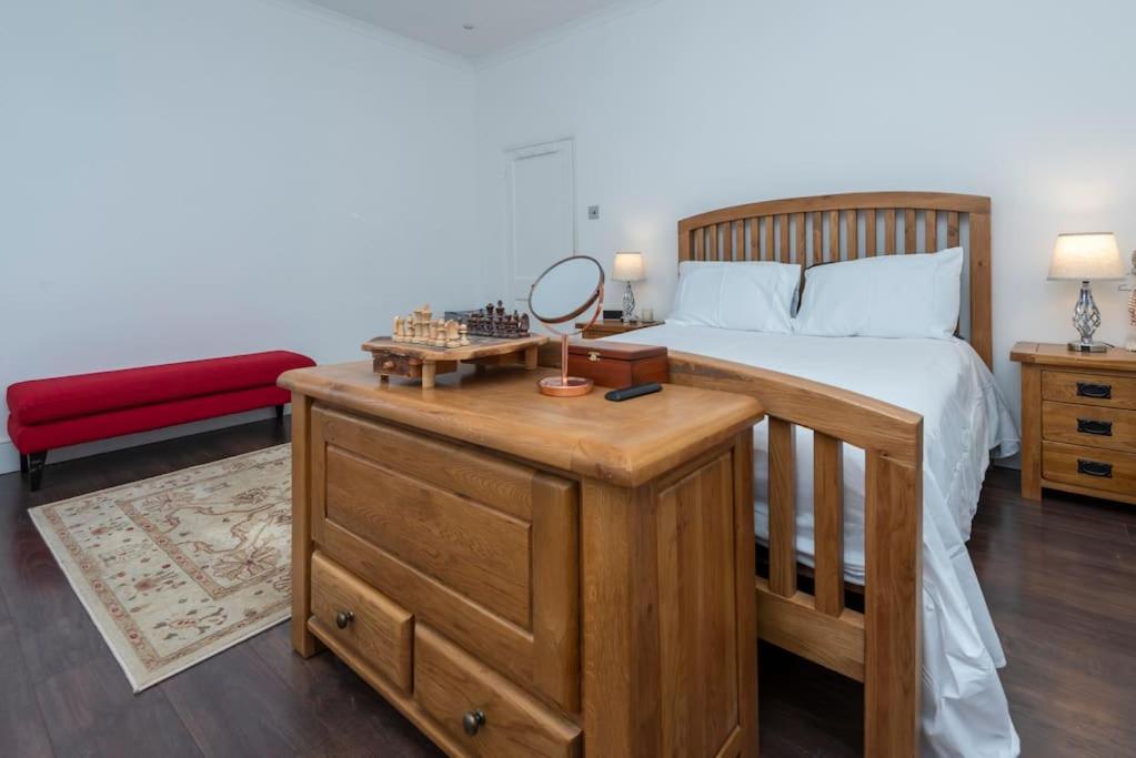 Stunning 3-bed House Apartament