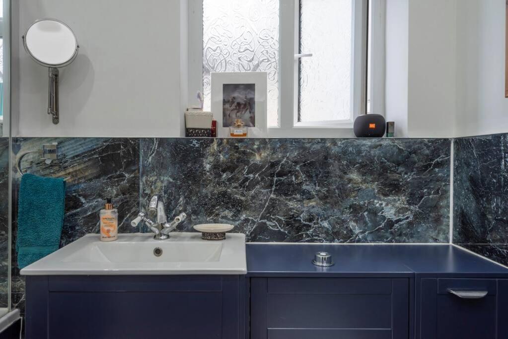 Apartament Stunning 3-bed House